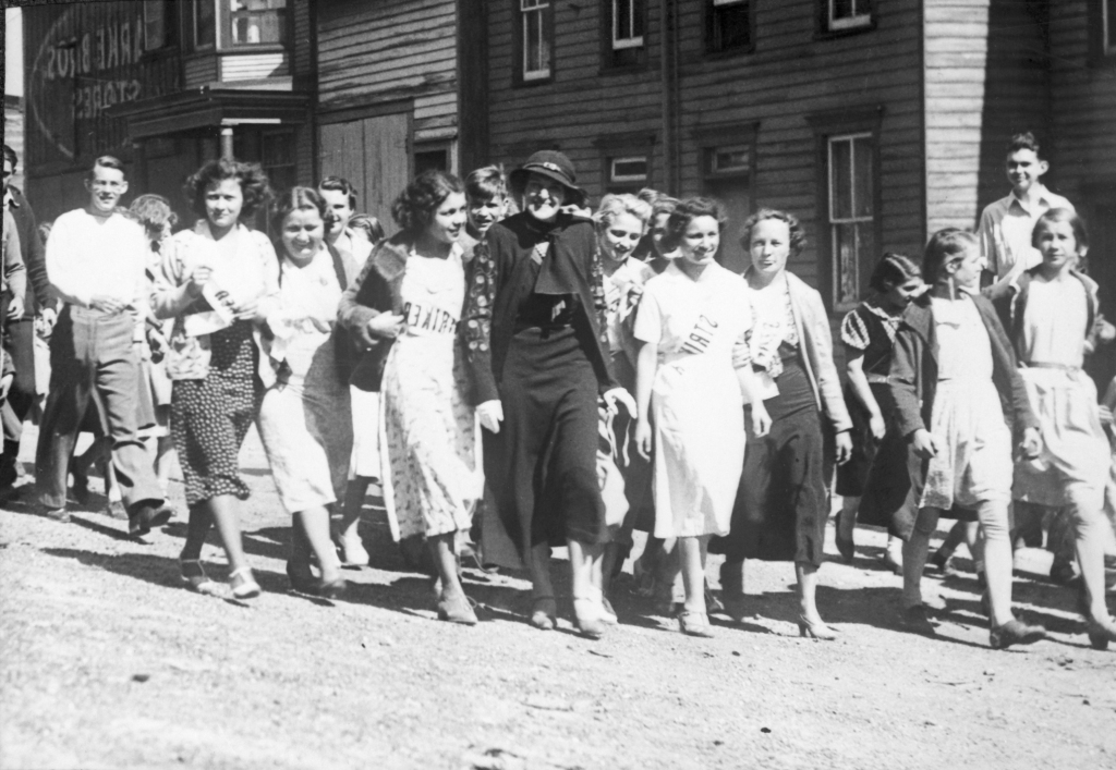 Mrs. Gifford Pinchot Marches with Strikers